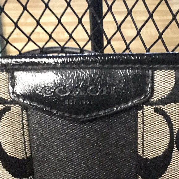 Coach Signature Bag - Picture 2 of 9